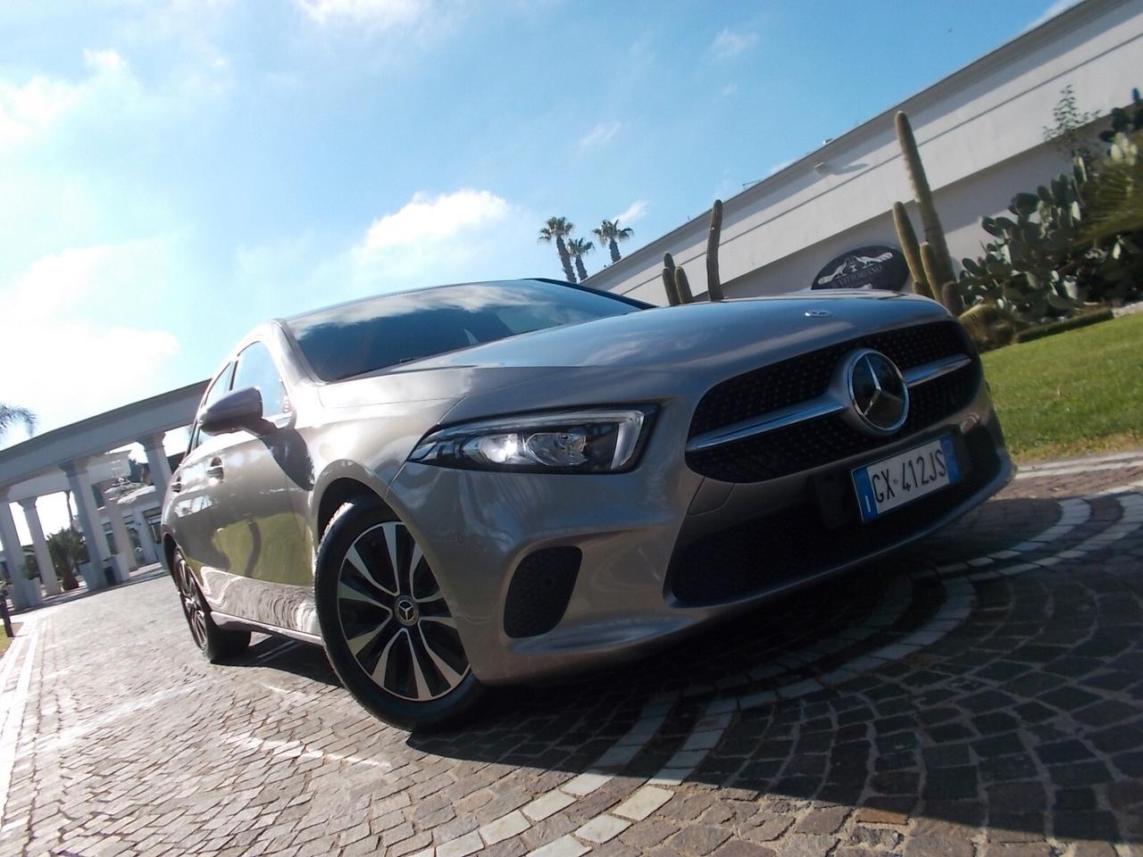 Mercedes-Benz A 180d Autom *FULL OPT.* da VETRINA