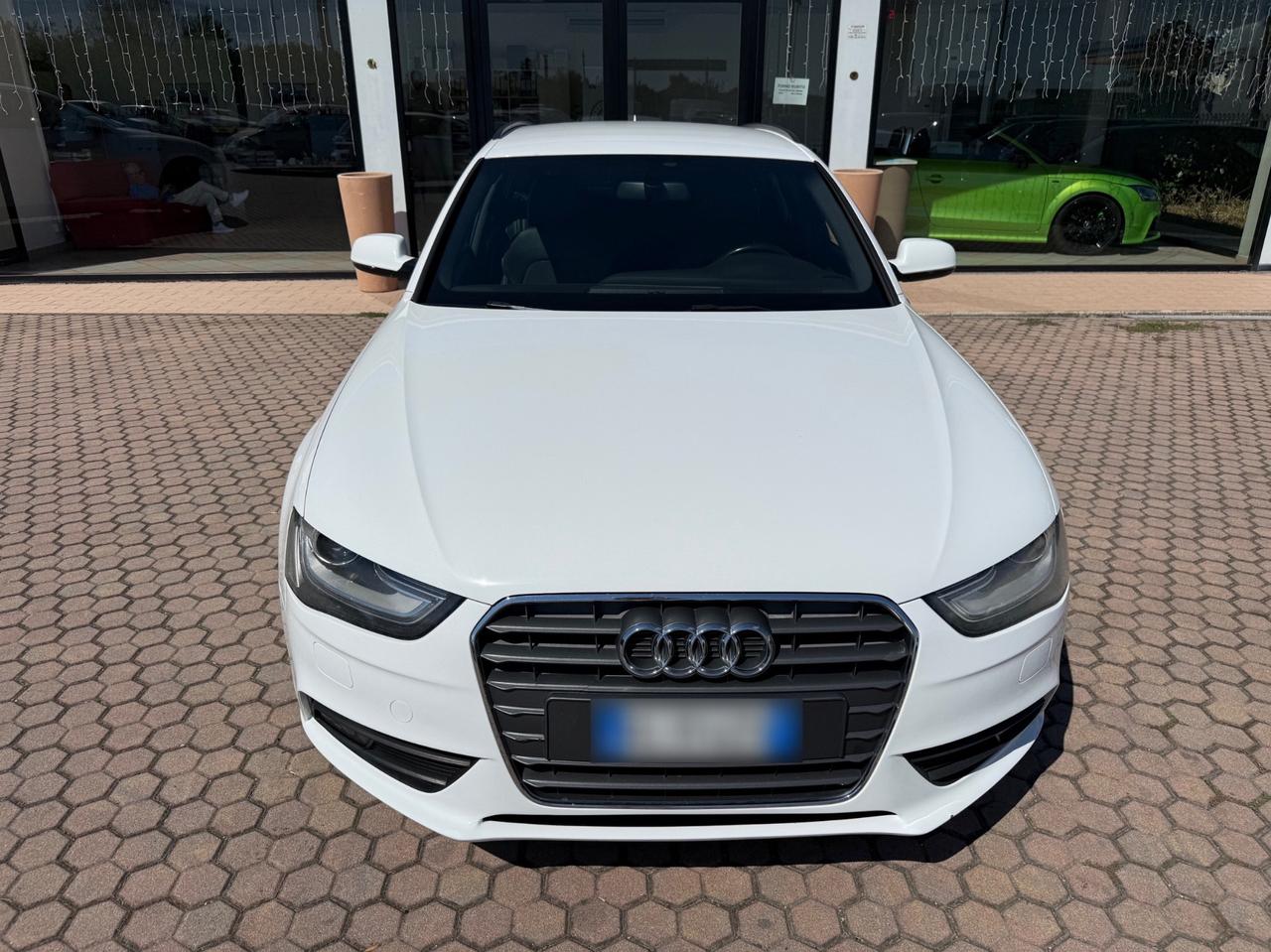 Audi A4 Avant 2.0 TDI 177CV s-line interno/esterno