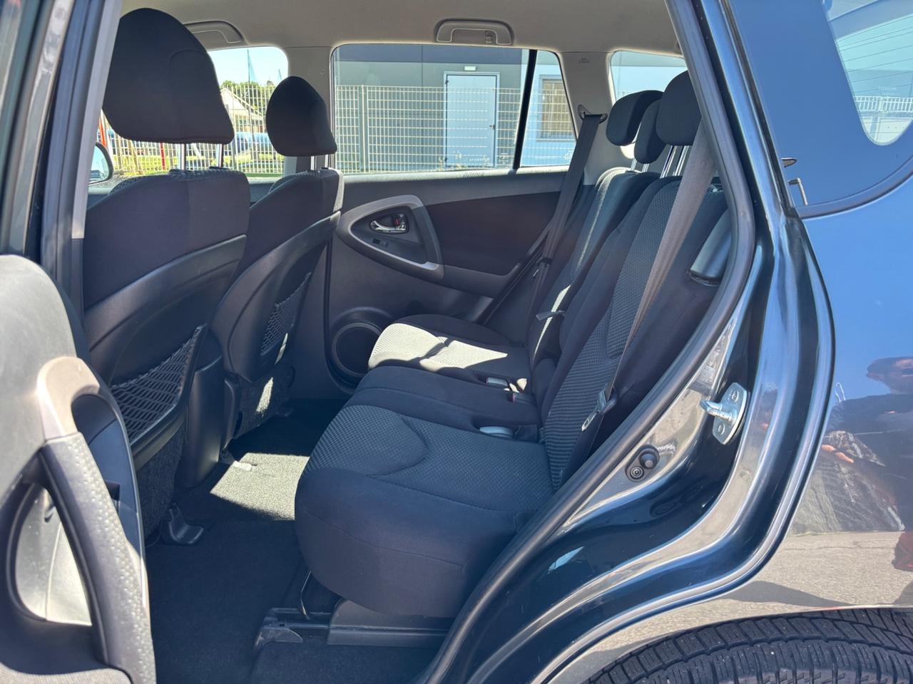 Toyota RAV4 2.0 Luxury, UNI PRO, GARANZIA