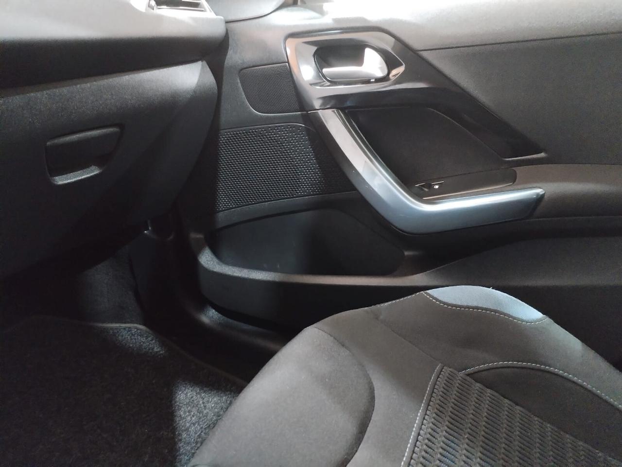Peugeot 208 1.4 HDi 68 CV 5 porte Allure
