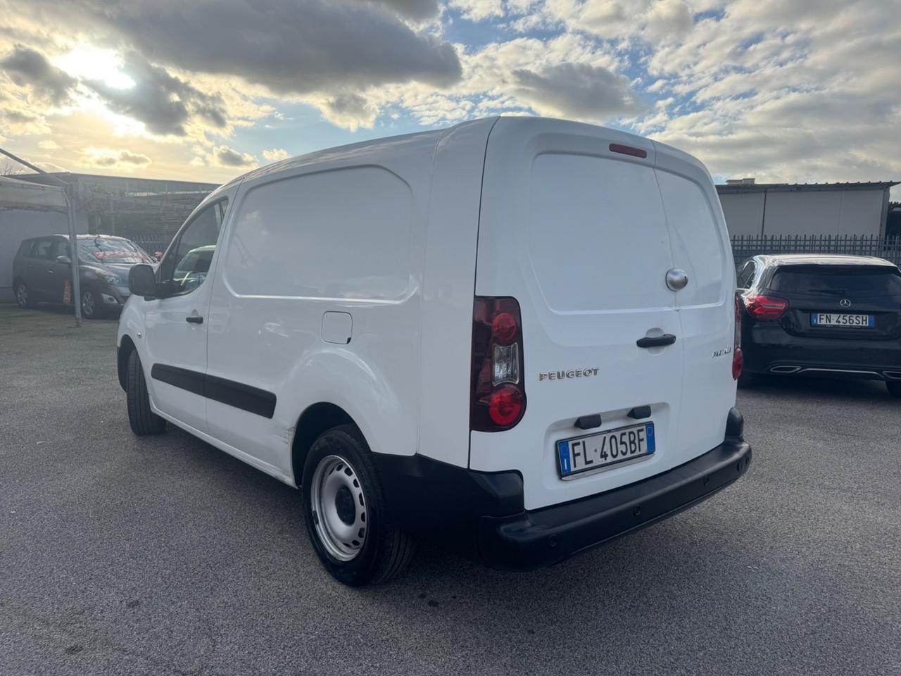 Peugeot Partner Passo Lungo con Porta Laterale Euro 6B