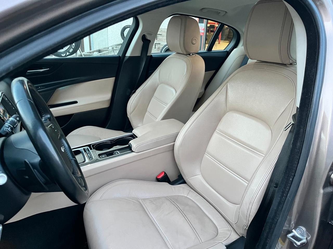 Jaguar XE 2.0 D Turbo Portfolio