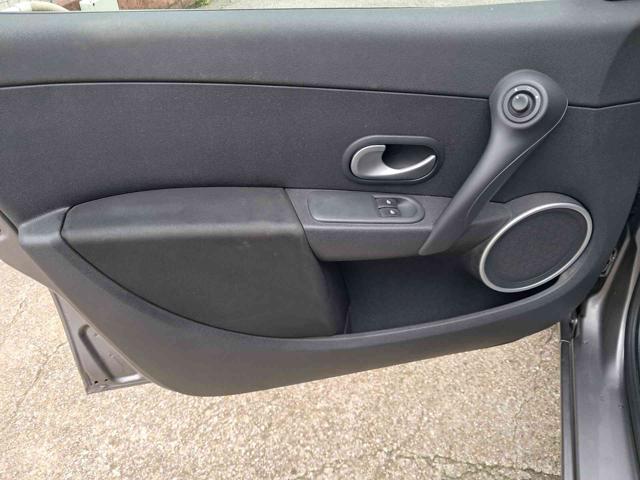 RENAULT Clio 1.2 16V 5 porte Luxe ok neopatentati