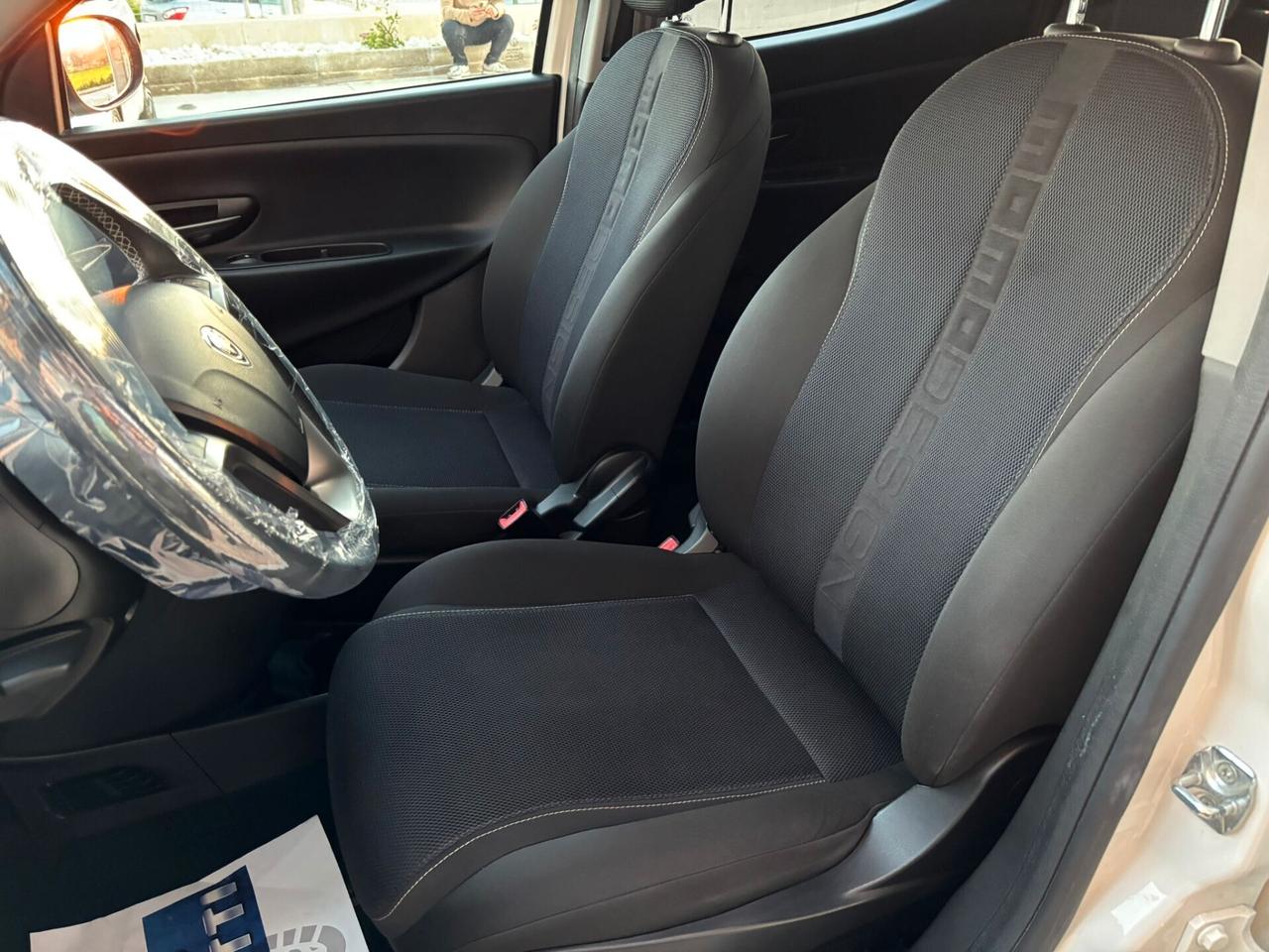 Lancia Ypsilon 1.2 69 CV 5 porte GPL Ecochic S Momodesign