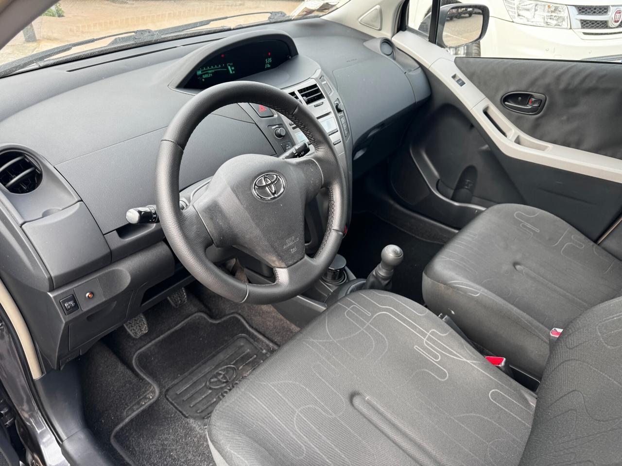 Toyota Yaris 1.0 69 Cv - NEOPATENTATI 2010