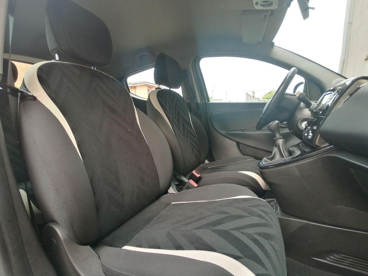 Lancia Ypsilon 1.3 MJT 95 CV 5 porte Gold