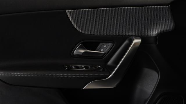 MERCEDES-BENZ A 180 d Auto IVA NEOPATENTATI PERFETTA