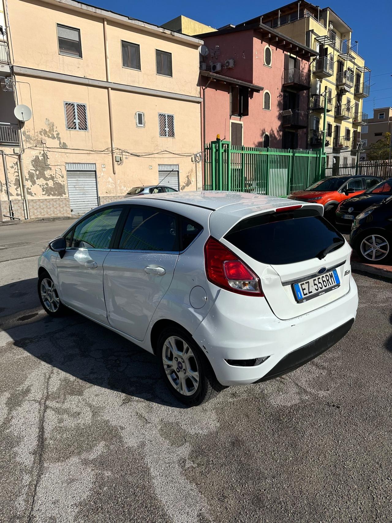 Ford Fiesta 1.2 60CV 5 porte Black & White Edition