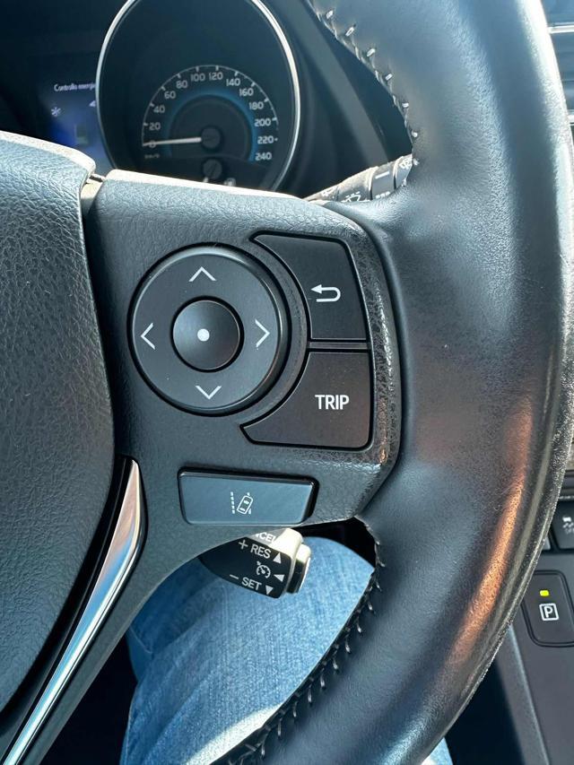 TOYOTA Auris Touring Sports 1.8 Hybrid Black Edition CVT