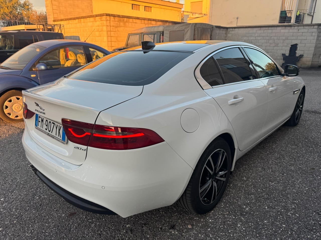 Jaguar XE 2.0 D 180 CV aut. Pure