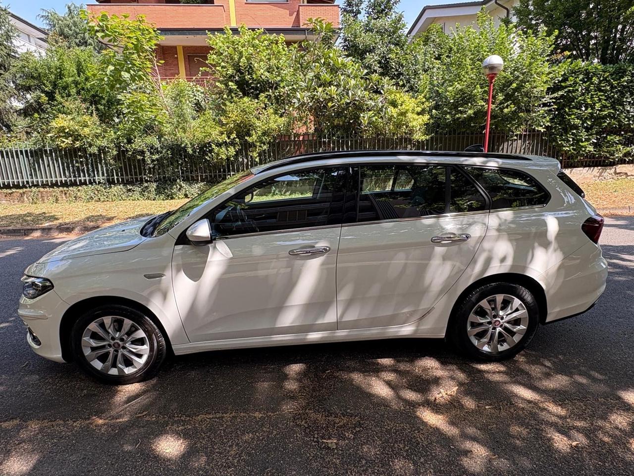 Fiat Tipo 1.6 Mjt S&S DCT SW Lounge