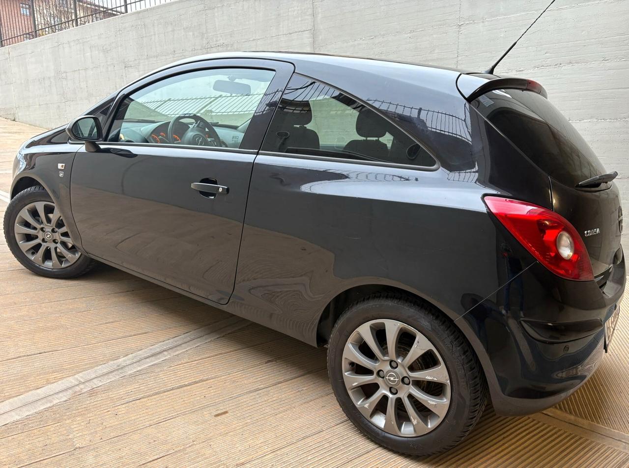 Opel Corsa 1.2 3 porte Club