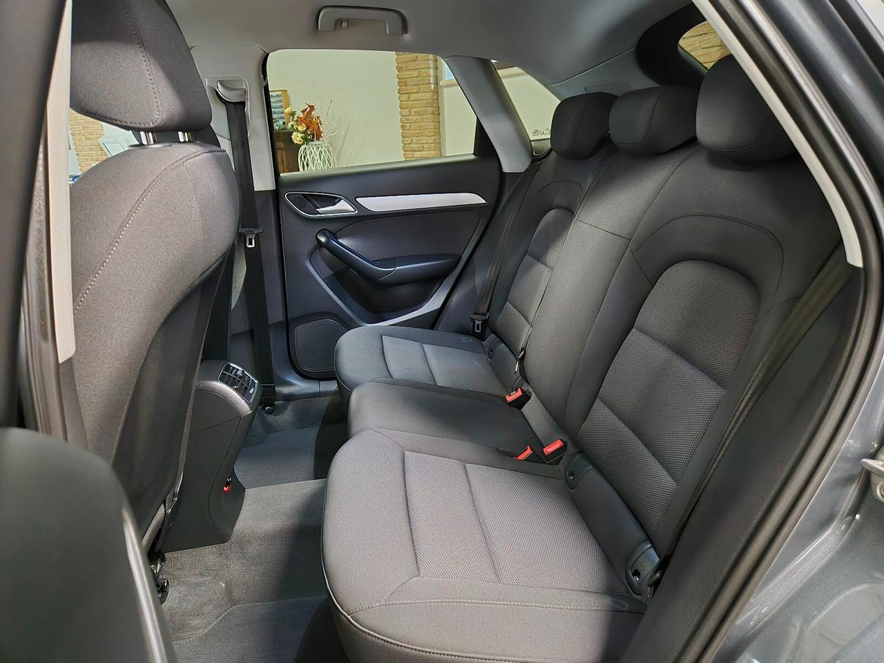 Audi Q3 2.0 TDI 120 CV Business