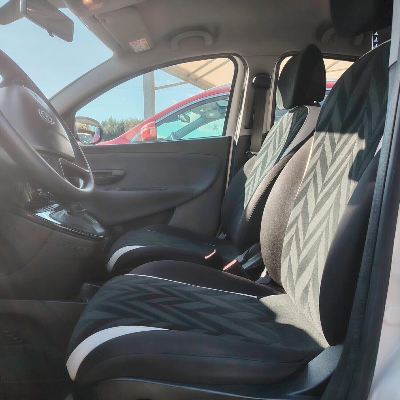 Lancia Ypsilon 1.0 FireFly 5 porte S&S Hybrid Ecochic Silver