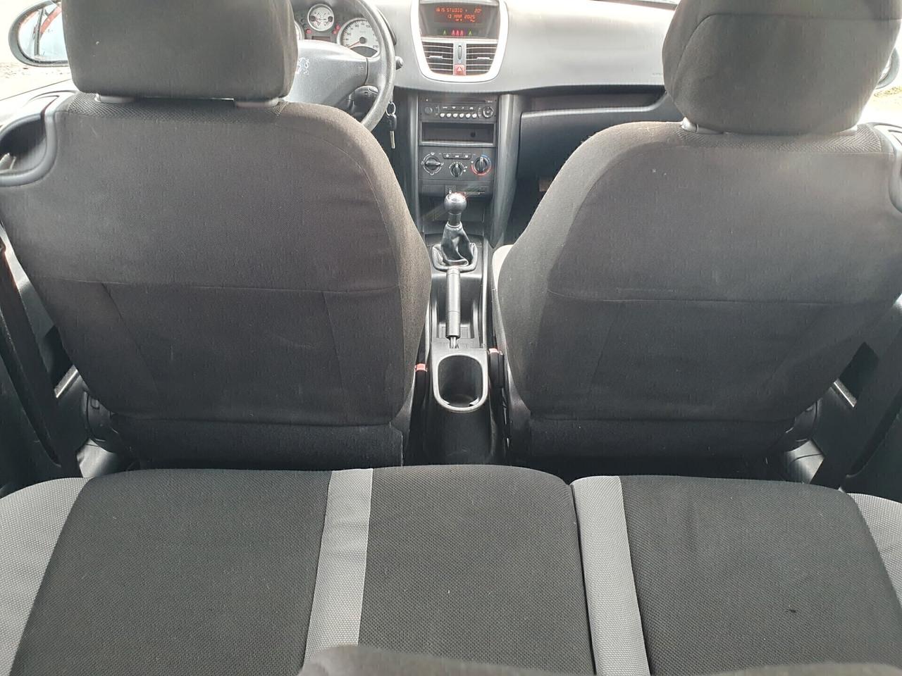 Peugeot 207 1.4hdi 70cv Neopatentati 2006
