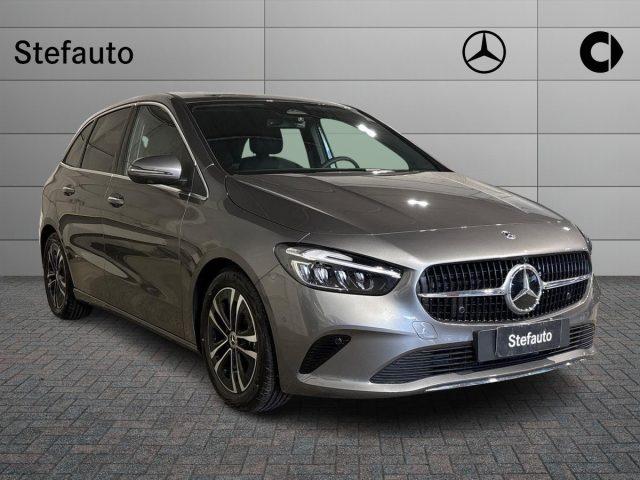 MERCEDES-BENZ B 180 d Automatic Street Edition
