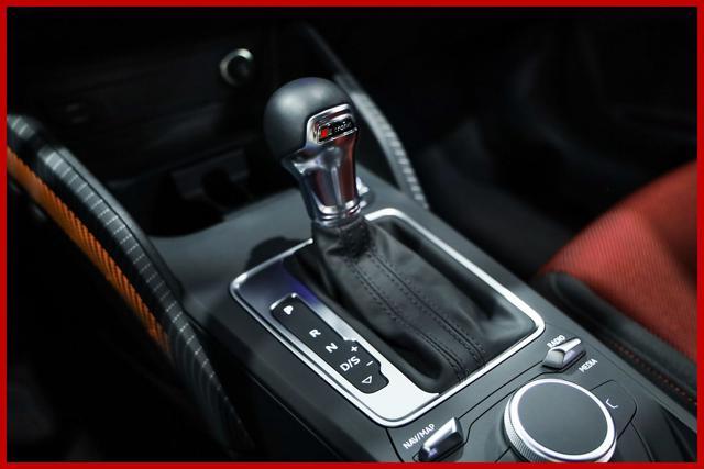 AUDI Q2 35 TDI quattro S tronic Business Plus