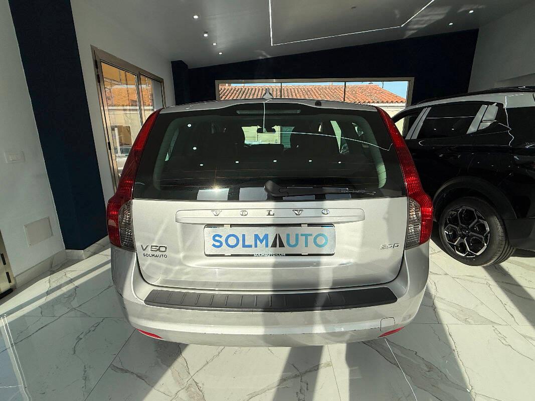 Volvo V50 VOLVO V50 2.0d Momentum powershift