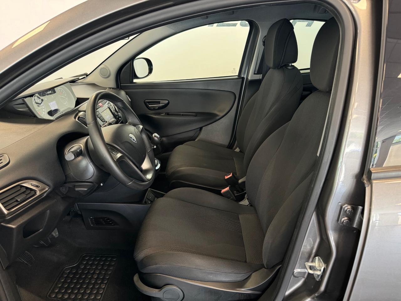 Lancia Ypsilon 1.2 69 CV 5 porte S&S Gold 30.000 KM UNIPROP.