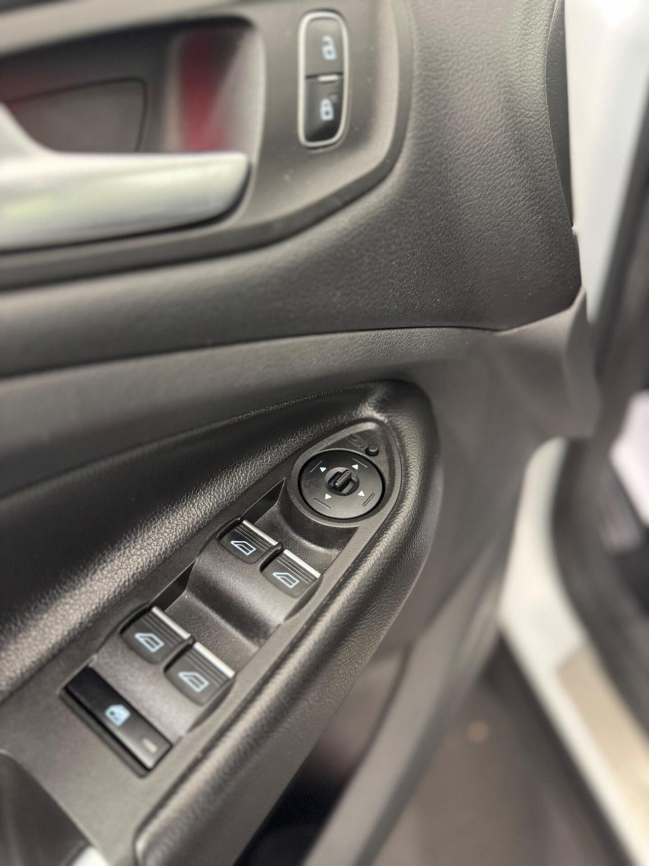 Ford Kuga 1.5 TDCI 120 CV S&S 2WD Powershift Titanium