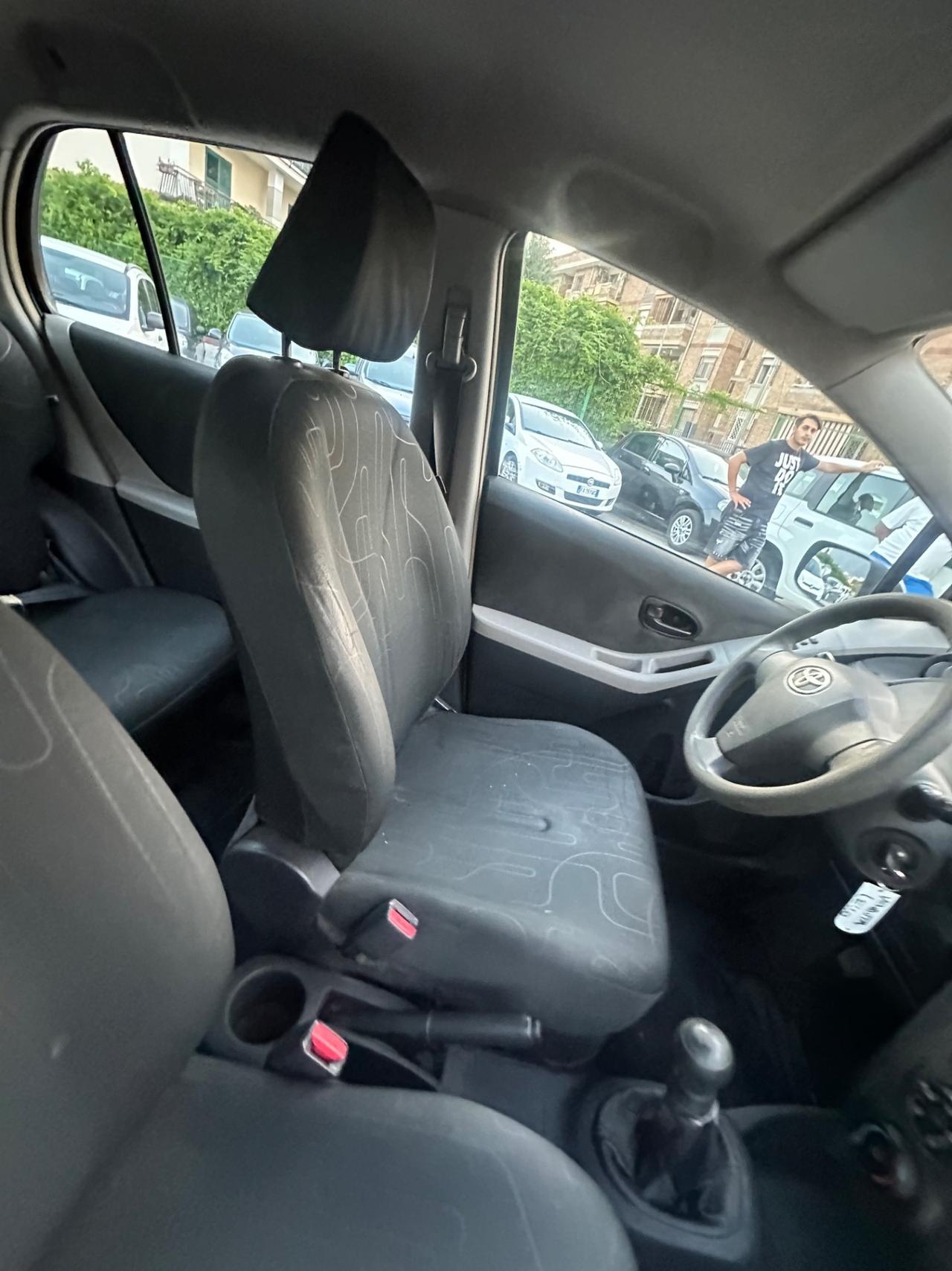 Toyota Yaris 1.0 5 porte Now