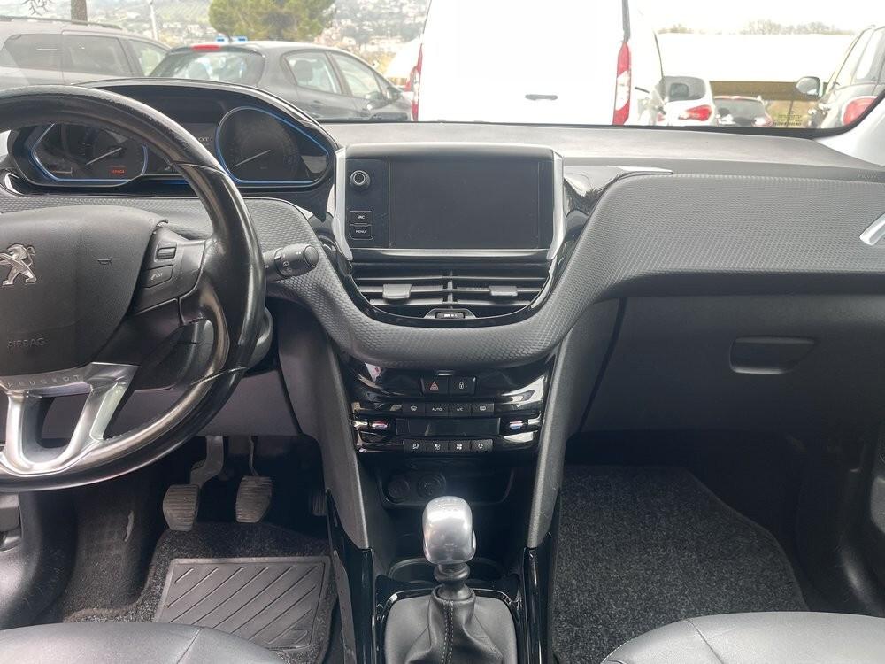 Peugeot 2008 BlueHDi 120 S&S Black Matt NEO PATENTATI