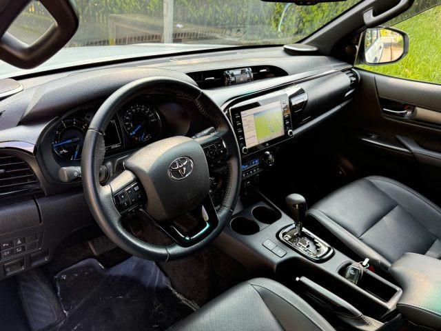 TOYOTA Hilux 2.8 D A/T 4WD Double Cab Invincible IVA ESPOSTA