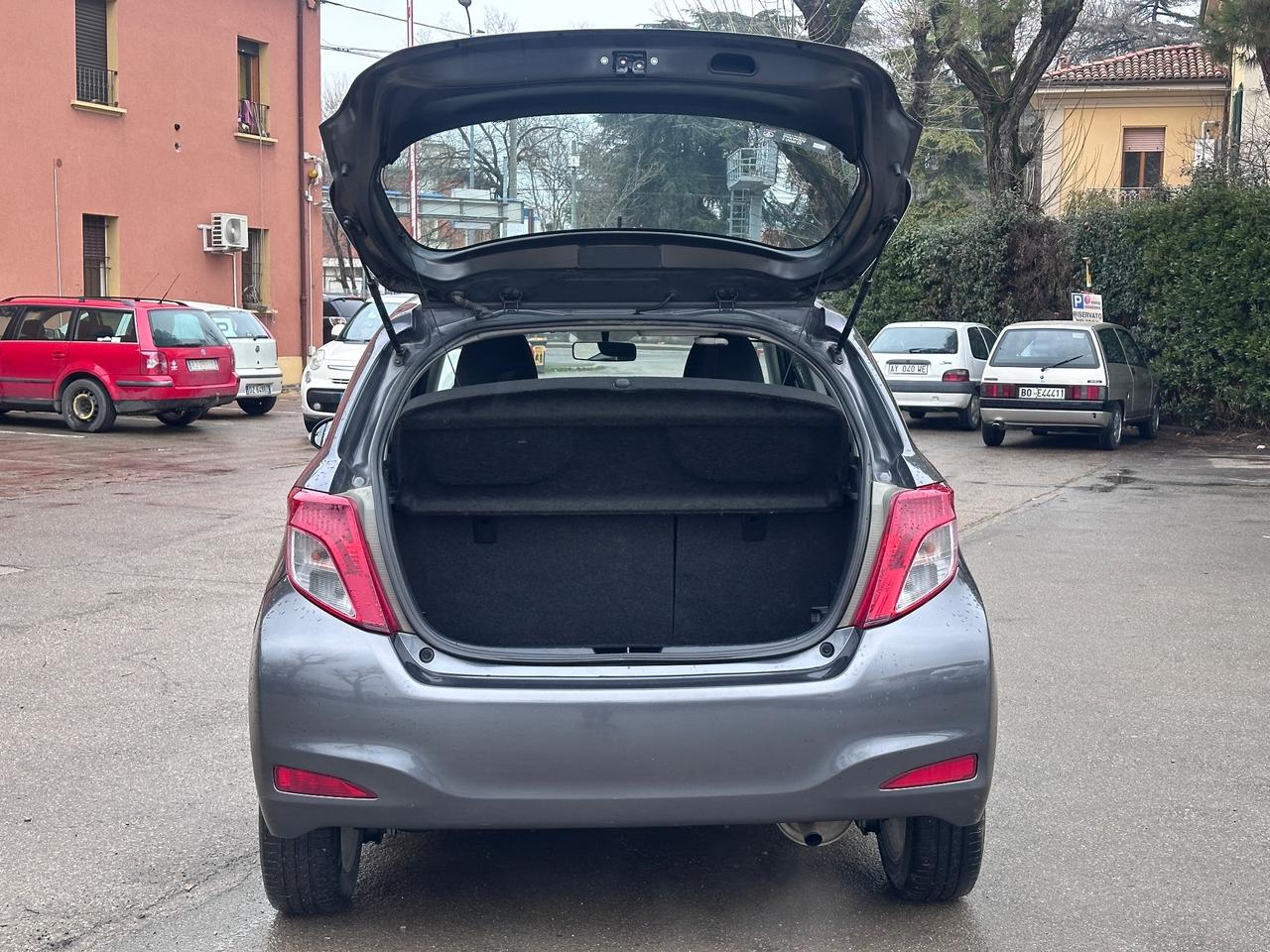 Toyota Yaris 1.0 5 porte Lounge Neopatentati