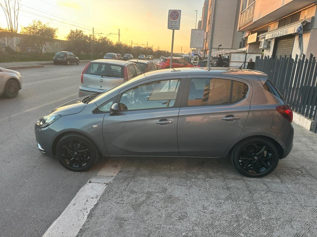 Opel Corsa 1.2 Coupé b-Color