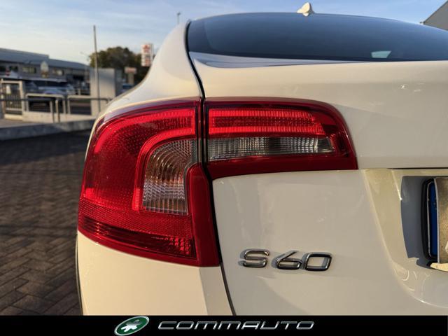 VOLVO S60 Cross Country D3 Geartronic Summum