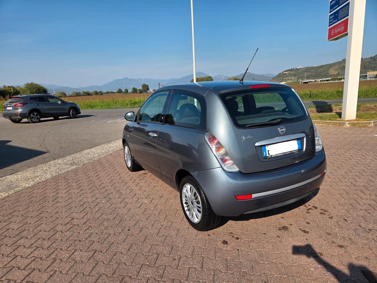 Lancia Ypsilon 1.2 Benz. 5 posti, frizione nuova, cinghia distribuzione già sostituita! Garanzia!