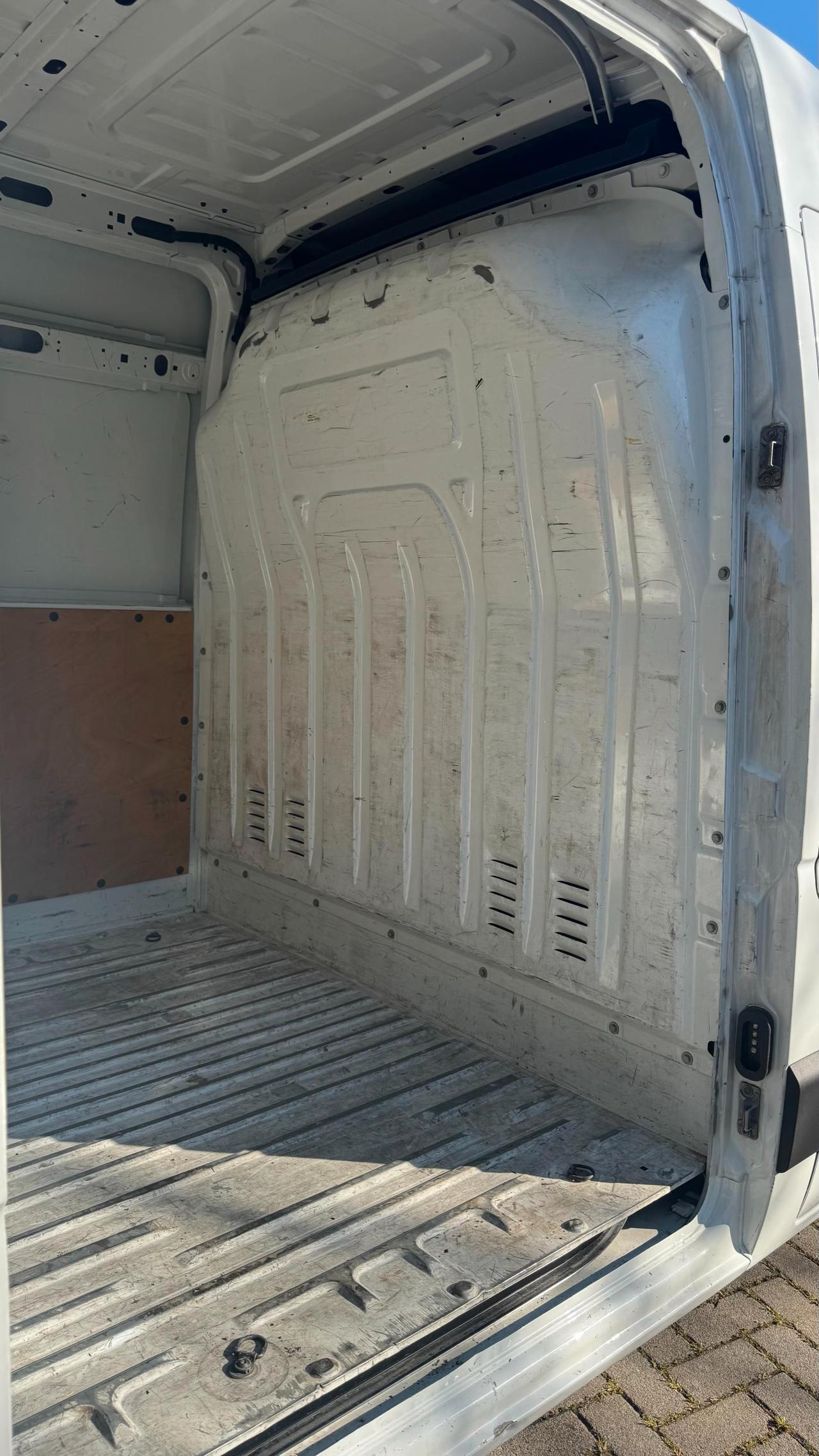 RENAULT Master T33 2.3 dci 125cv L2H2 E5