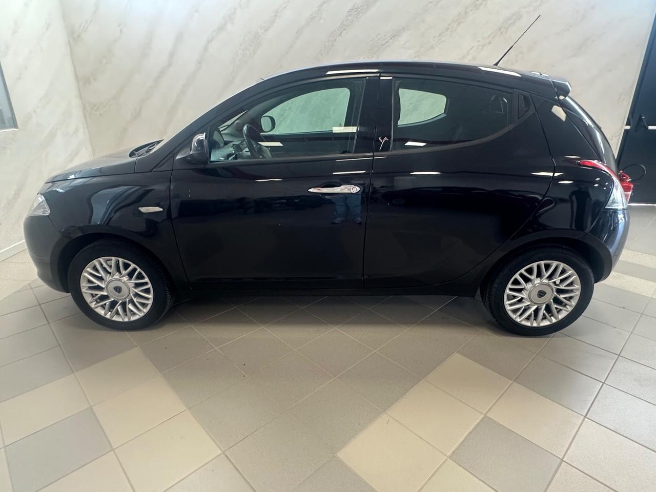 Lancia Ypsilon 1.2 69 CV 5 porte Platinum