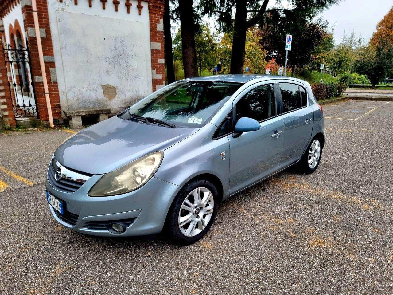 Opel Corsa 1.2 5 porte Club ADATTA A NEOPATENTATI