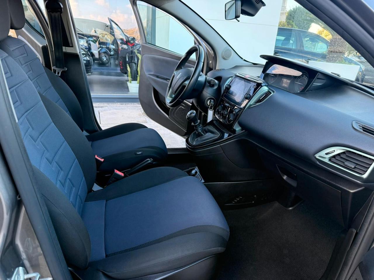 Lancia Ypsilon 1.0 FireFly 5 porte S&S Hybrid Gold Plus