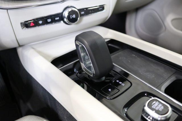 VOLVO XC60 B4 (d) AWD automatico Plus