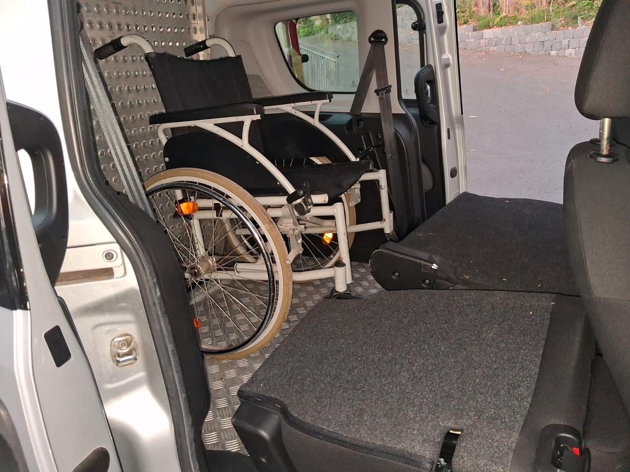Fiat Doblo Con rampa manuale trasporto disabili in carrozzina