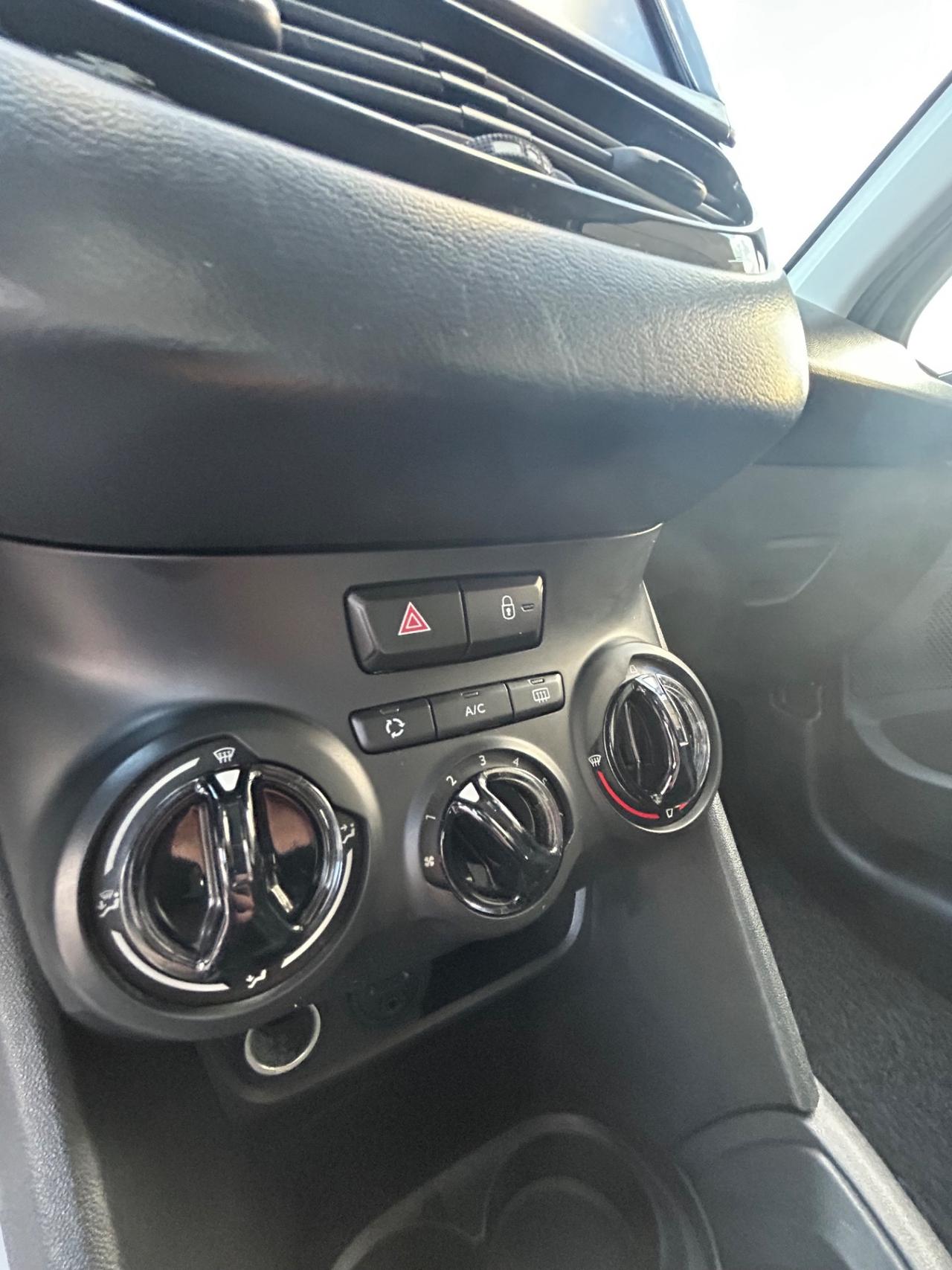 Peugeot 208 1.2 VTi 82 CV 3 porte Access