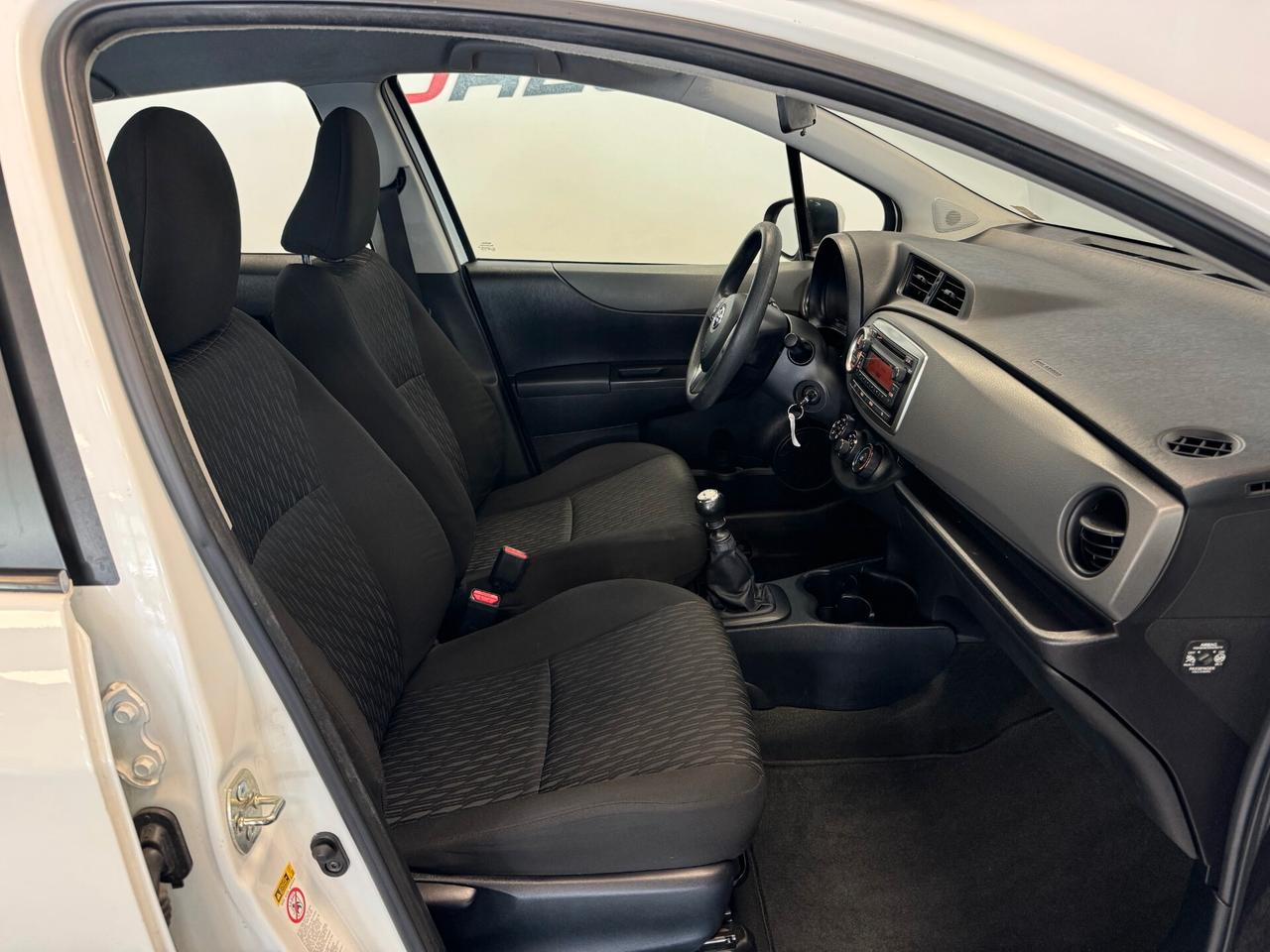 Toyota Yaris 1.4 D-4D 5 porte MECCANICA OK CARROZZERIA DA RIVEDERE