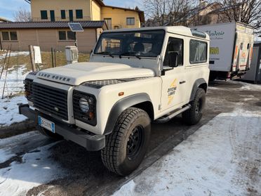 Land Rover Defender 90 2.4 TD4 Station Wagon S