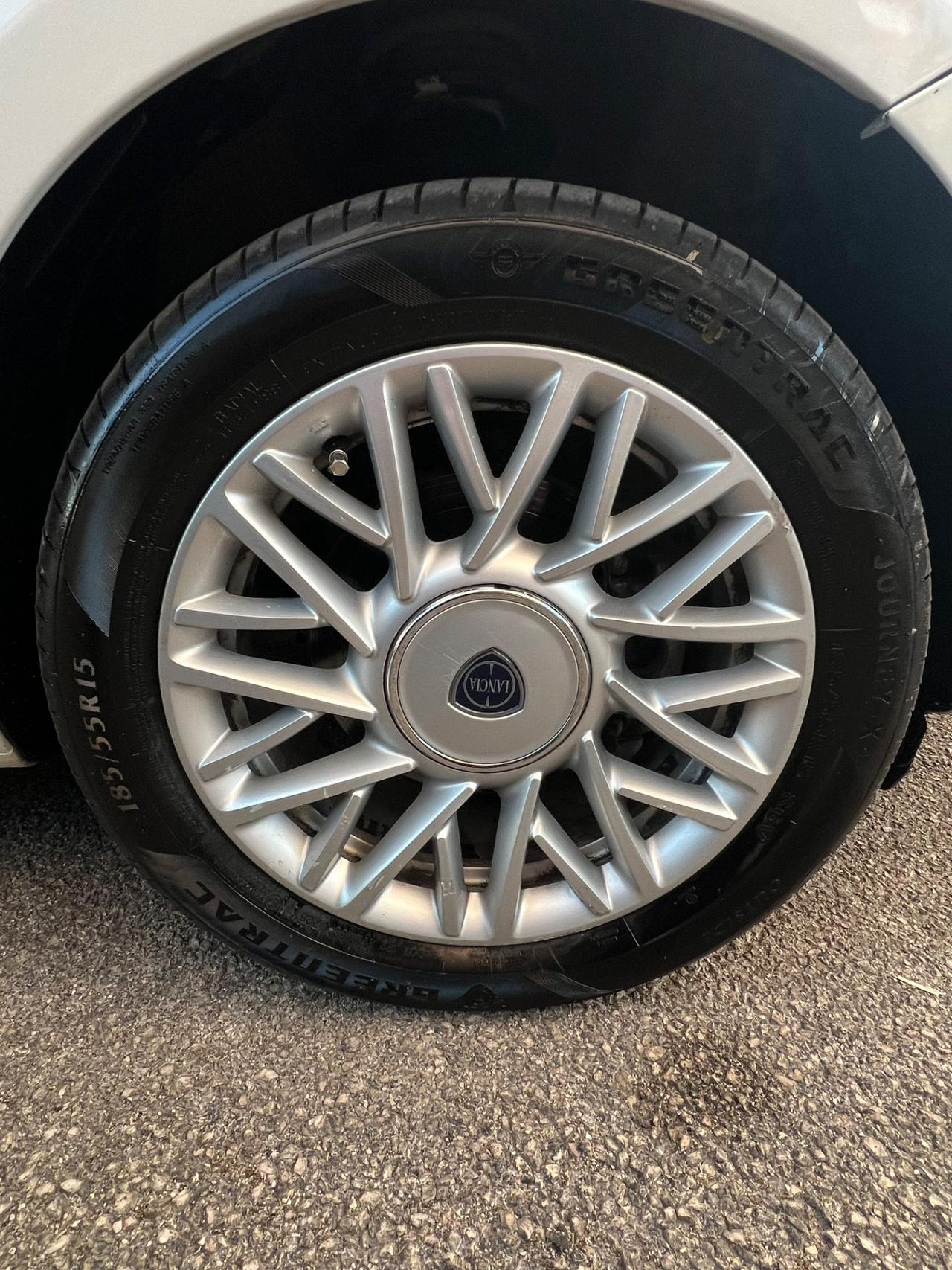 Lancia Ypsilon 1.3 MJT 16V 95 CV 5 porte S&S Silver