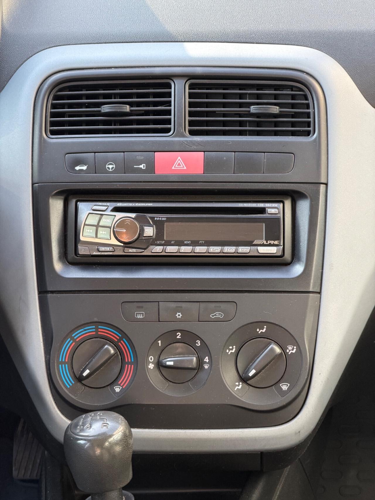 Fiat Grande Punto 1.4 5 p- neopatentati-tagliandata-garanzia 12mesi