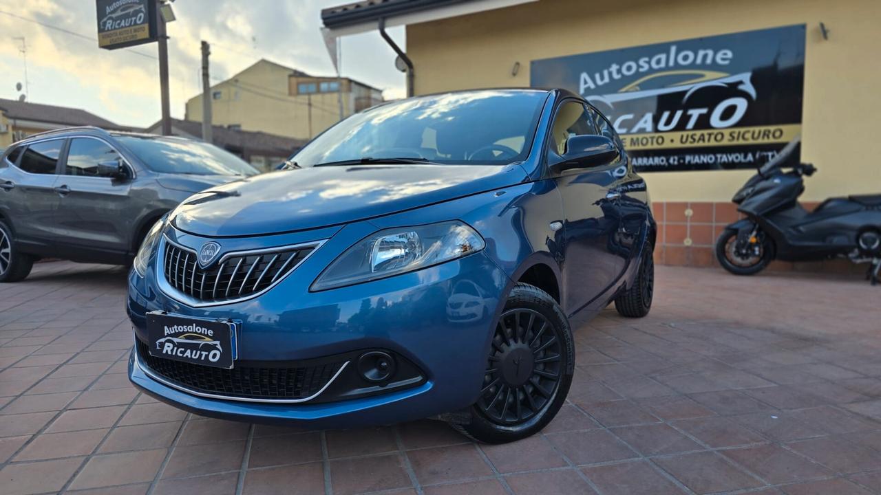 Lancia Ypsilon 1.0 FireFly 5 porte S&S Hybrid Ecochic Silver