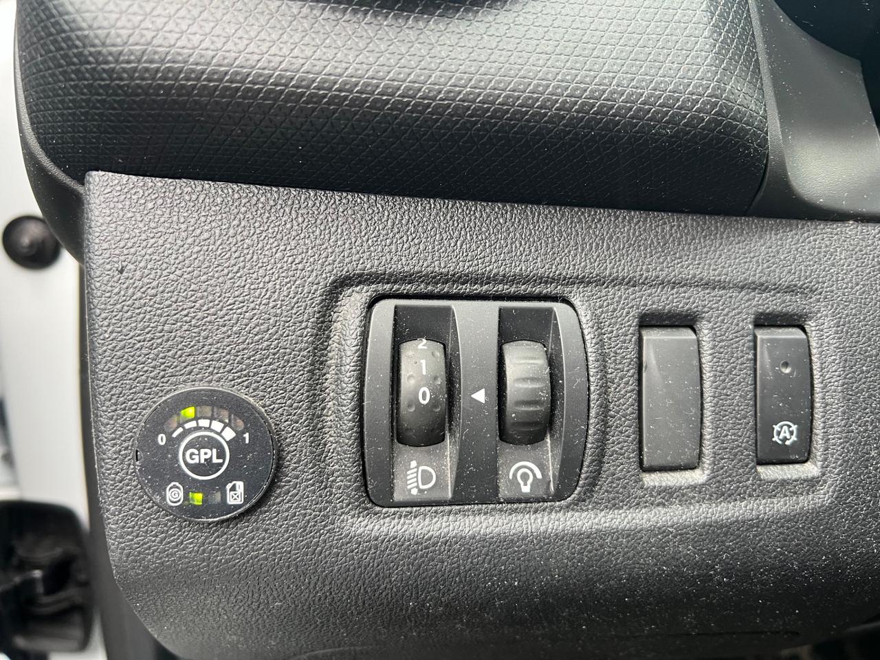 Renault Clio TCe 12V 90 CV GPL 5 porte Moschino Intens