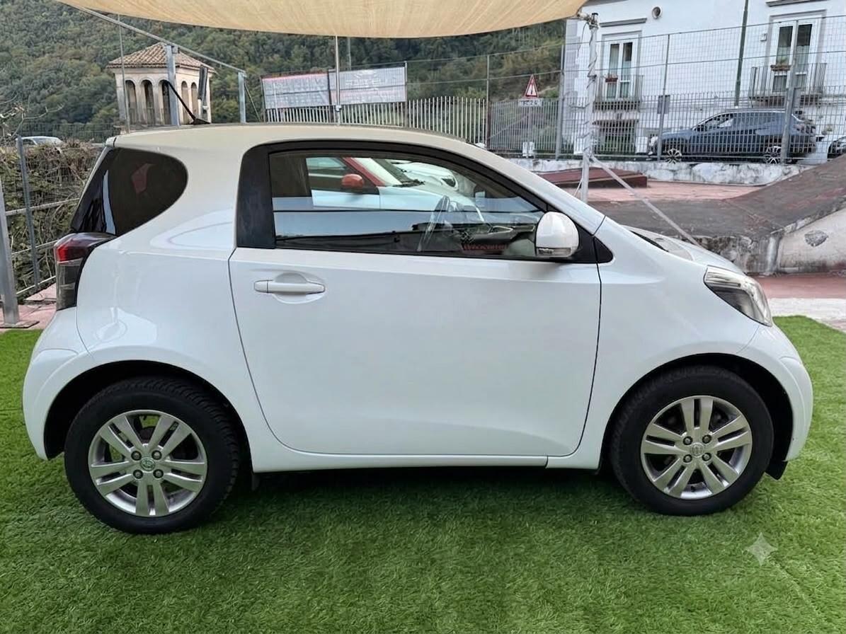 Toyota iQ 1.0 68 Cv Keyless - Cerchi in lega - Comandi
