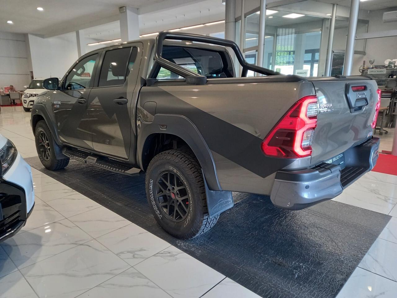 Toyota Hilux 2.8 D A/T 4WD 4 porte Double Cab Invincible