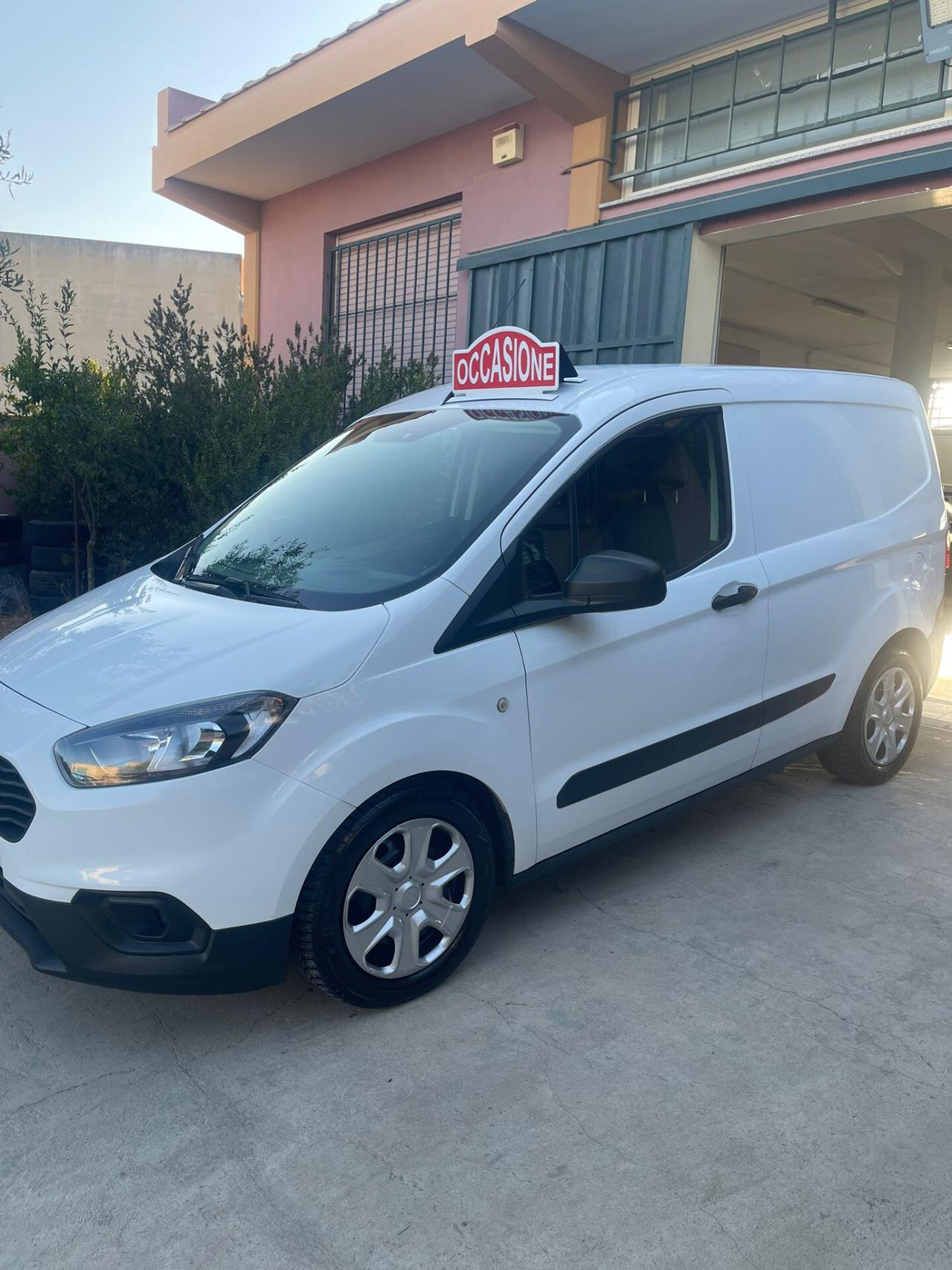 Ford Transit Courier 1.5 TDCi 75CV Van Titanium