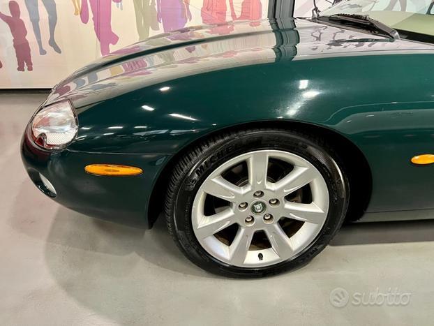 JAGUAR XK8 4.2 Coupé