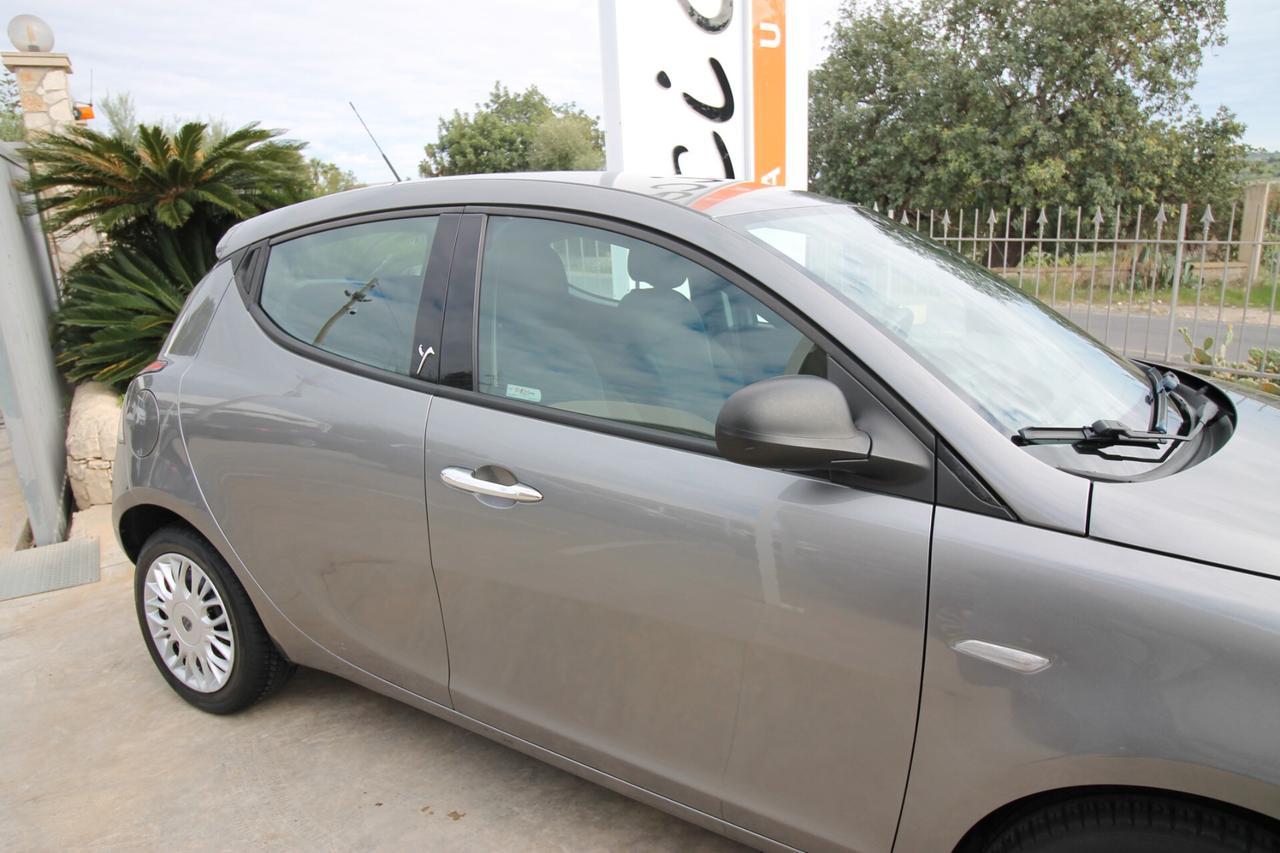 Lancia Ypsilon 1.3 MJT 95 CV Silver|71000KM|2017