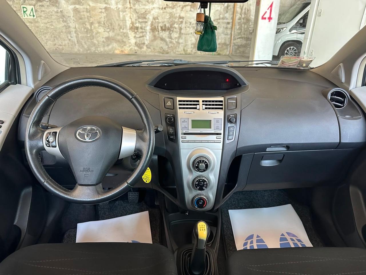 Toyota Yaris 1.0 5 porte